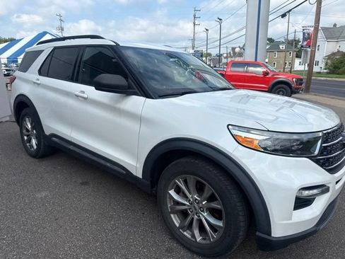 Used 2020 Ford Explorer XLT w/ Equipment Group 202A AWD/4WD image 4