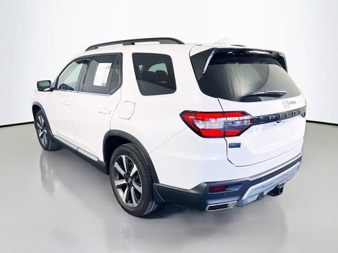 Used 2025 Honda Pilot Touring image 6