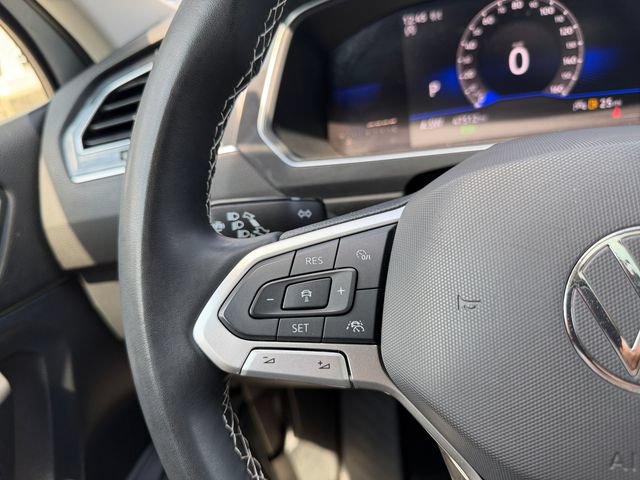 Used 2022 Volkswagen Tiguan SE w/ Panoramic Sunroof Package AWD/4WD image 23