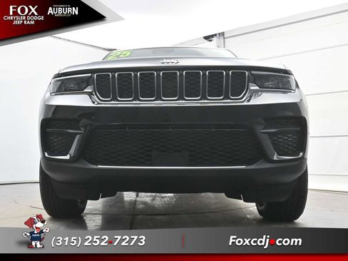 New 2025 Jeep Grand Cherokee Laredo X w/ Luxury Tech Group I image 15