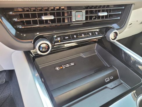 Used 2025 Chevrolet Tahoe Premier AWD/4WD image 28