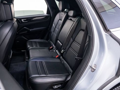 Certified 2023 Porsche Cayenne AWD/4WD image 17