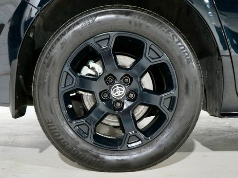 Used 2025 Toyota Sienna XLE Woodland Edition image 35