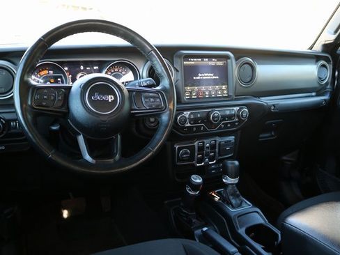 Used 2022 Jeep Gladiator Willys image 14