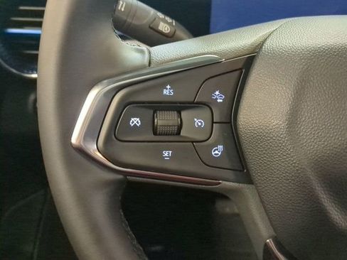 Used 2025 Chevrolet Trax LT w/ LT Convenience Package image 22