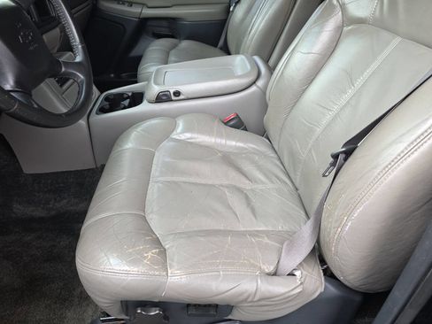 Used 2000 Chevrolet Suburban LS w/ LS Preferred Equipment Group image 18