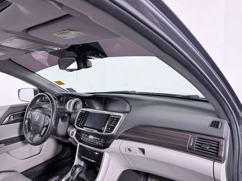 Used 2017 Honda Accord Touring image 25