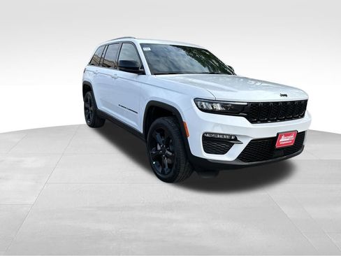 New 2025 Jeep Grand Cherokee Limited w/ Black Appearance Package image 9