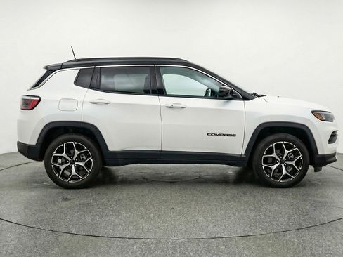 Used 2025 Jeep Compass Limited image 11