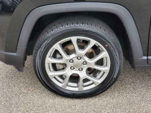 Used 2022 Jeep Compass Latitude image 9