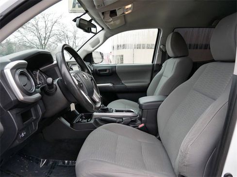 Used 2016 Toyota Tacoma SR5 image 8