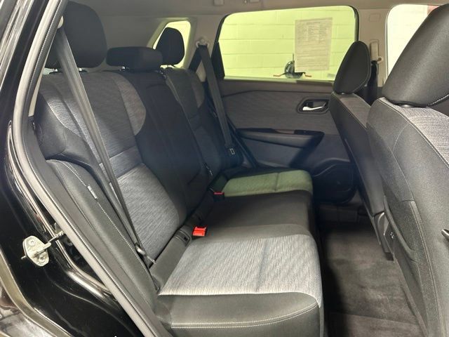 Used 2023 Nissan Rogue SV AWD/4WD image 17