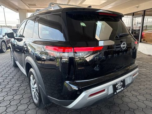 Used 2023 Nissan Pathfinder SL w/ Lighting Package (N92) AWD/4WD image 8