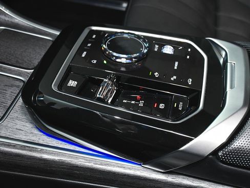 Used 2025 BMW 740i RWD image 74