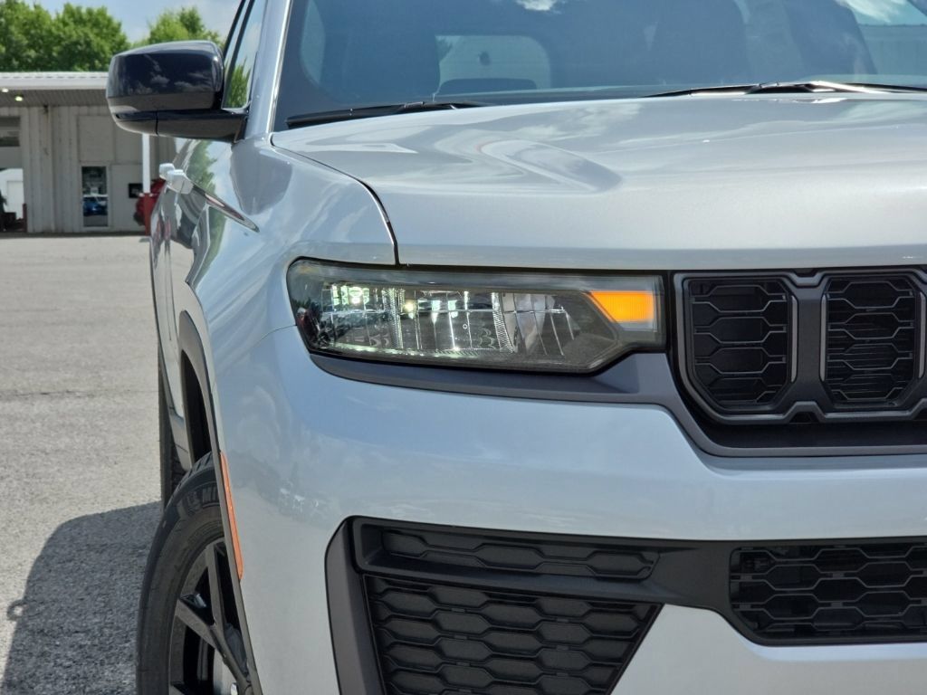 New 2026 Jeep Grand Cherokee L 4WD image 9
