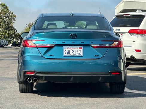 Used 2026 Toyota Camry SE w/ Convenience Package FWD image 4