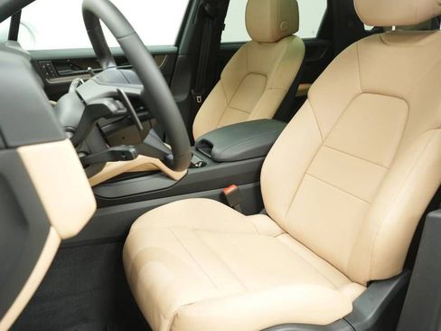 New 2026 Porsche Cayenne AWD/4WD image 5