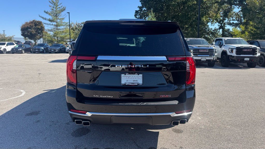 Used 2025 GMC Yukon XL Denali w/ Denali Reserve Package AWD/4WD image 4