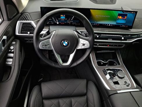 Used 2024 BMW X7 xDrive40i w/ Premium Package AWD/4WD image 12