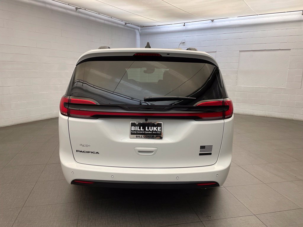 New 2027 Chrysler Pacifica Select FWD image 4