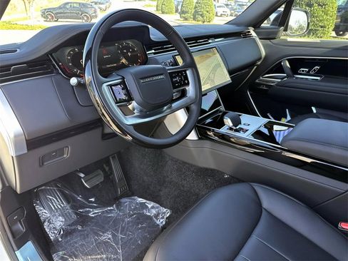 New 2025 Land Rover Range Rover Long Wheelbase SE image 22