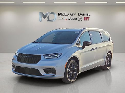 New 2026 Chrysler Pacifica Select w/ S Appearance Package FWD image 2