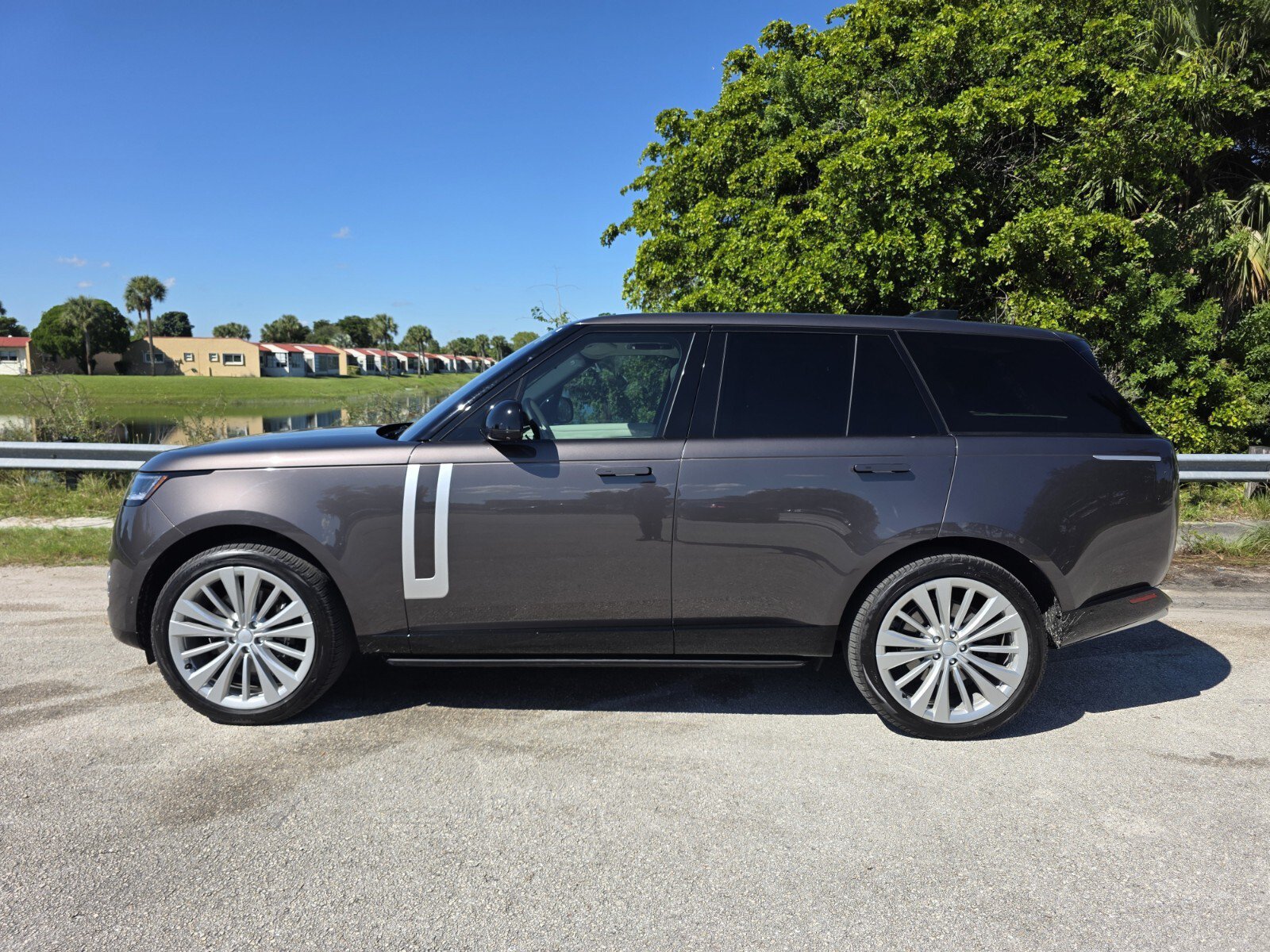 Certified 2023 Land Rover Range Rover First Edition AWD/4WD image 8