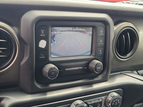 Used 2018 Jeep Wrangler Unlimited Sport S AWD/4WD image 26