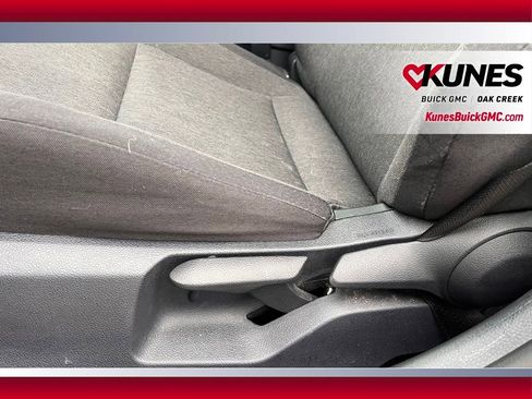 Used 2025 Toyota Camry SE image 11