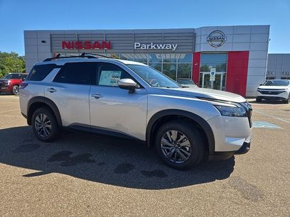 New 2025 Nissan Pathfinder SV w/ SV Premium Package