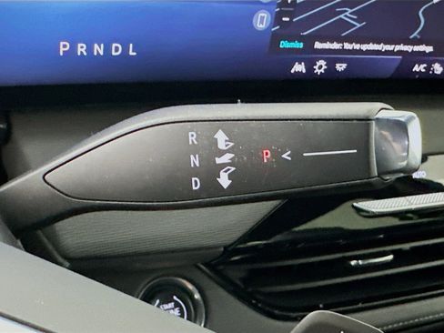 Used 2025 Buick Enclave Preferred image 25