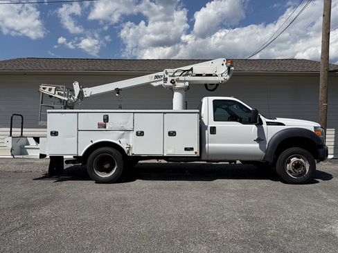 Used 2016 Ford F550 2WD Regular Cab Super Duty image 1