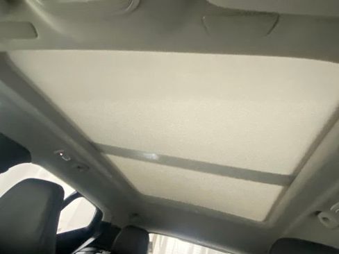 Used 2025 Volvo XC40 B5 Core image 28