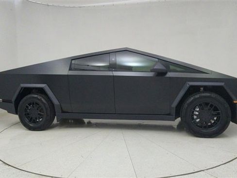 Used 2024 Tesla Cybertruck AWD Crew Cab image 59