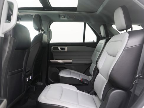 Used 2021 Ford Explorer XLT w/ XLT Sport Appearance Package image 20