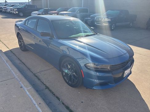 Used 2022 Dodge Charger SXT w/ Blacktop Package image 4