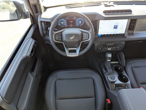 New 2025 Ford Bronco Badlands image 13