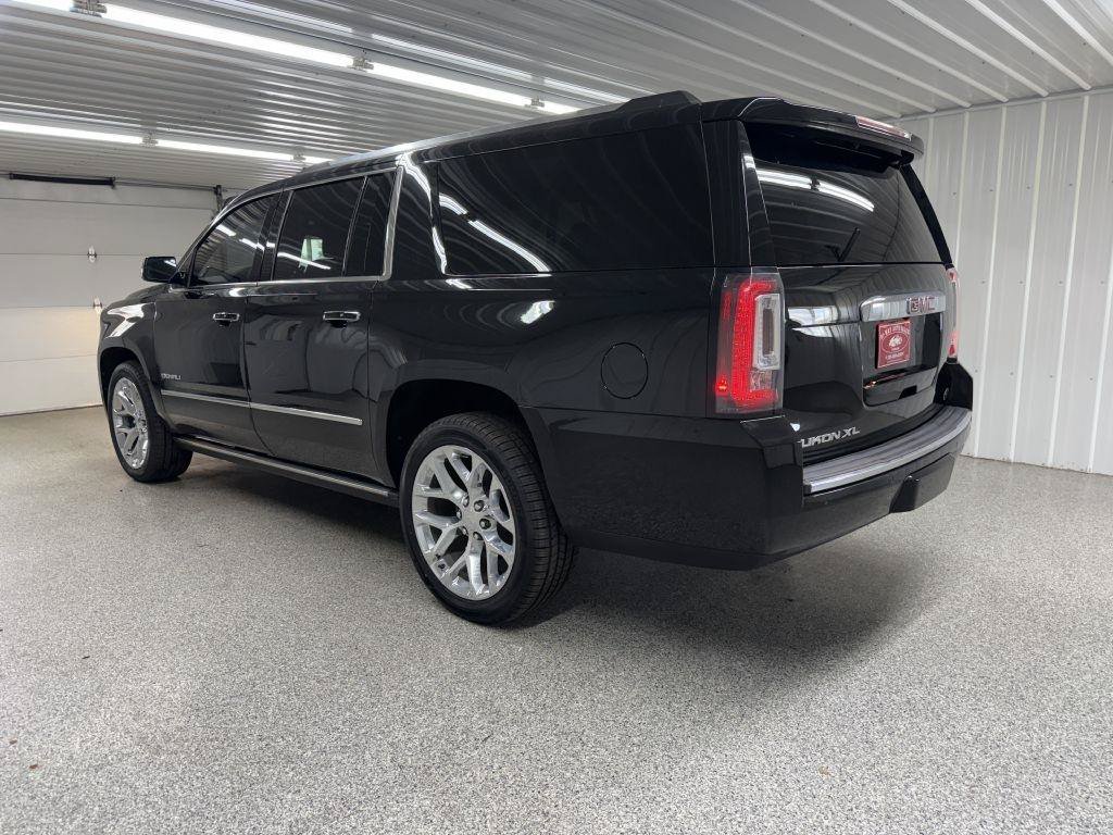Used 2019 GMC Yukon XL Denali w/ Denali Ultimate Package AWD/4WD image 5