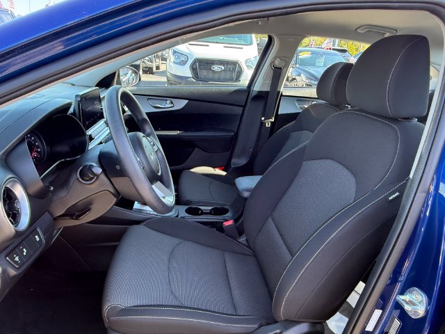 Used 2023 Kia Forte LXS w/ LXS Technology Package FWD image 6