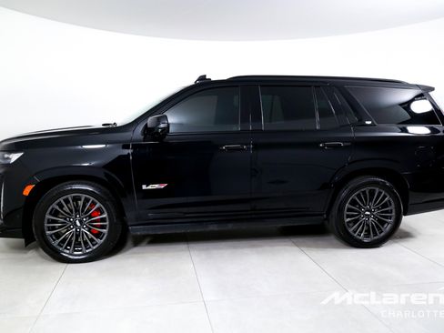 Used 2024 Cadillac Escalade V w/ LPO, ONYX Package image 5