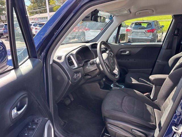 Used 2018 Jeep Renegade Latitude FWD image 11