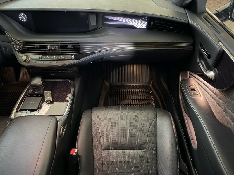 Used 2018 Lexus LS 500 w/ Luxury Package RWD image 20