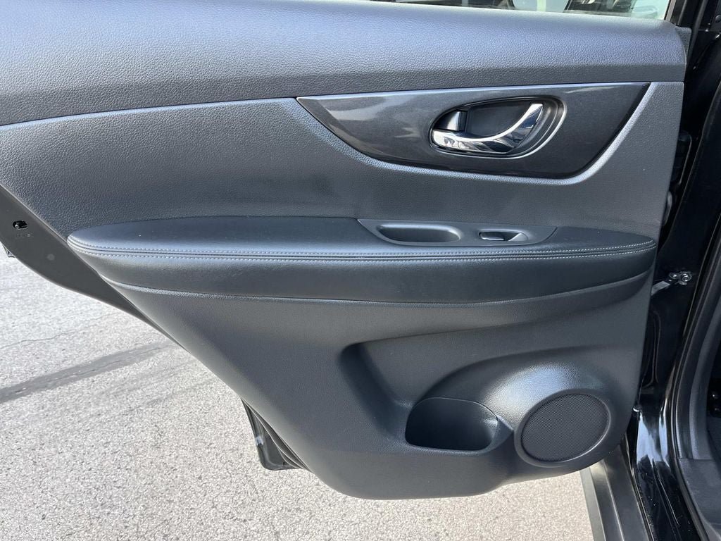 Used 2020 Nissan Rogue SV FWD image 17