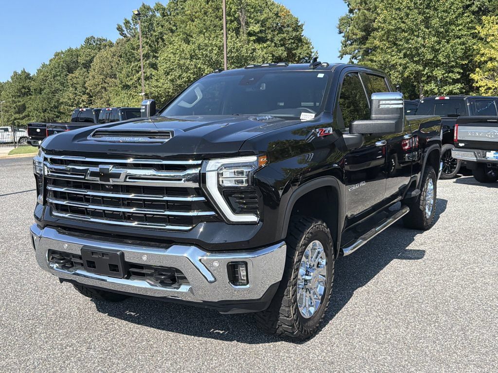 Used 2024 Chevrolet Silverado 2500 LTZ w/ LTZ Convenience Package AWD/4WD image 3
