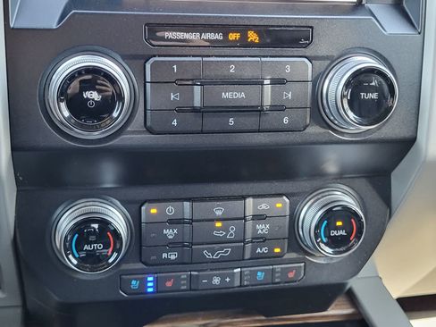 Used 2019 Ford F150 Lariat w/ Equipment Group 502A Luxury AWD/4WD image 24