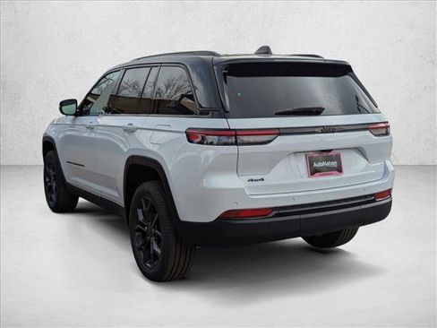 New 2025 Jeep Grand Cherokee Limited image 8