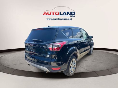 Used 2017 Ford Escape SE AWD/4WD image 3