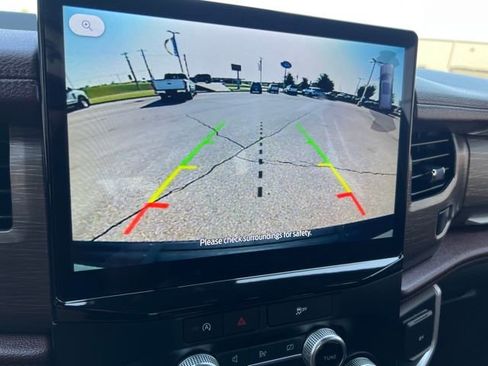 Used 2024 Ford Expedition Limited image 27