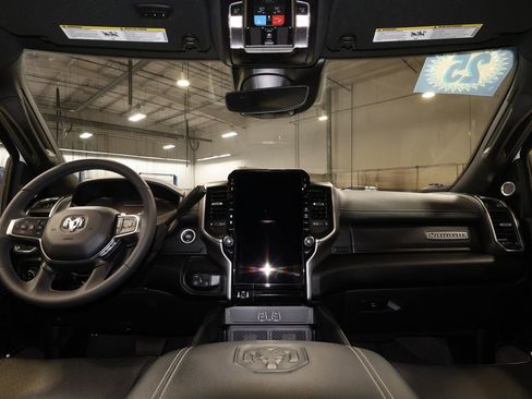 Used 2025 RAM 3500 Laramie AWD/4WD image 29