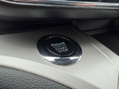 Used 2024 Ford Explorer XLT w/ Equipment Group 202A image 25